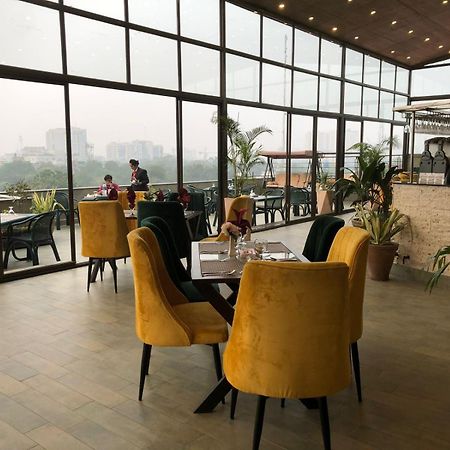 Maisonette Hotel & Apartments 라호르 외부 사진