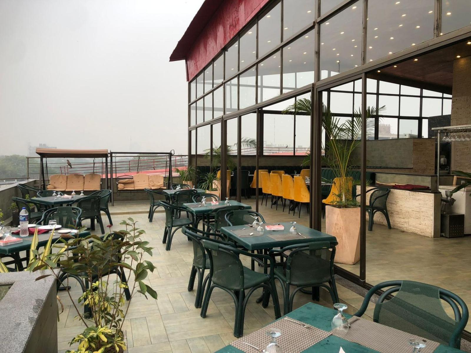 Maisonette Hotel & Apartments 라호르 외부 사진