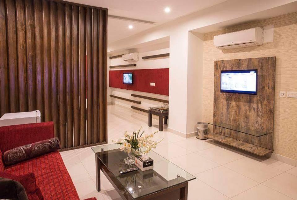 Maisonette Hotel & Apartments 라호르 외부 사진