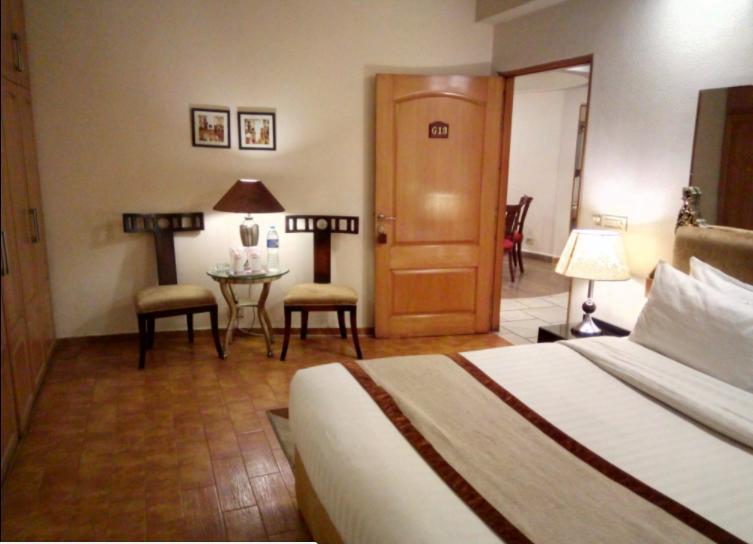 Maisonette Hotel & Apartments 라호르 외부 사진