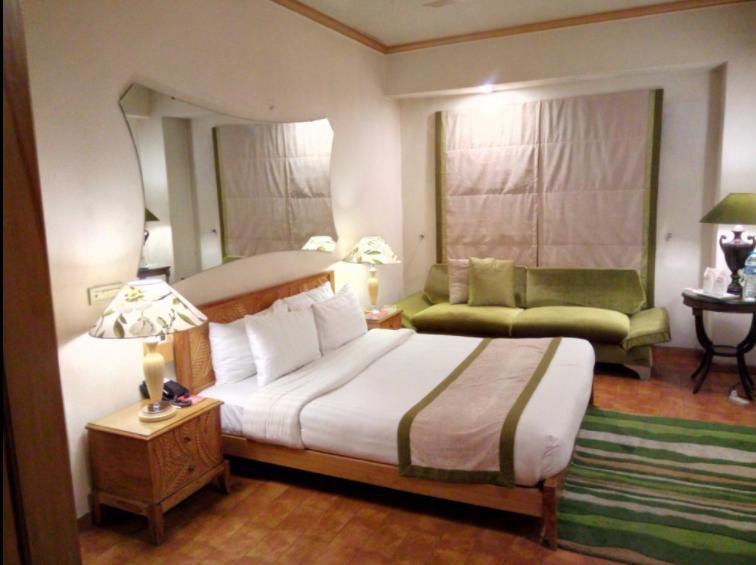 Maisonette Hotel & Apartments 라호르 외부 사진